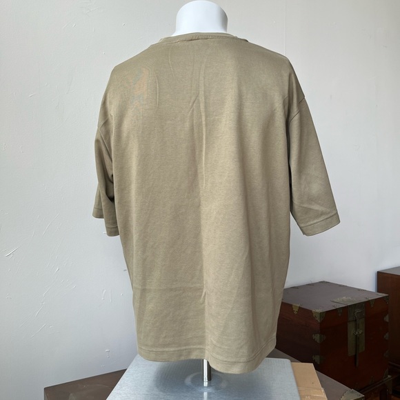 Uniqlo U Tee - Picture 2 of 5